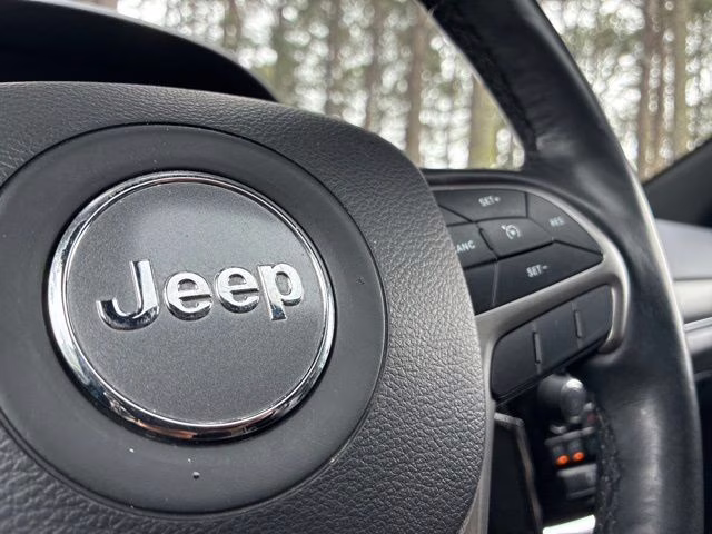 2020 Velvet Red Pearlcoat Jeep Grand Cherokee Limited RWD SUV