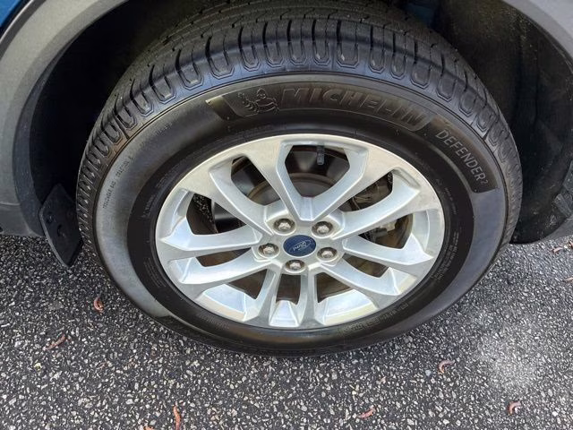 2022 Blue Metallic Ford Escape SE FWD SUV