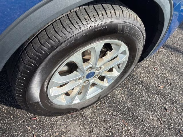 2022 Blue Metallic Ford Escape SE FWD SUV