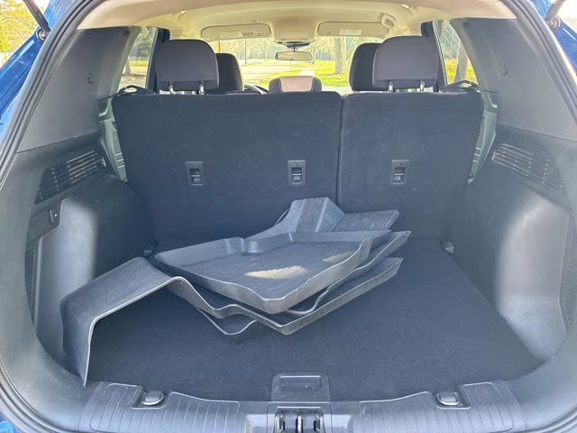 2022 Blue Metallic Ford Escape SE FWD SUV