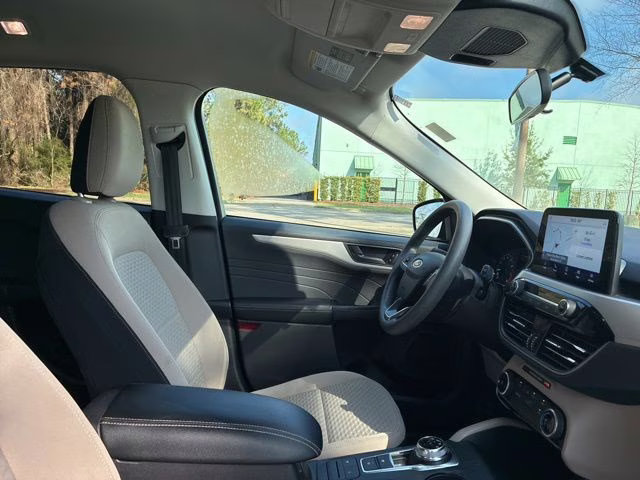 2022 Blue Metallic Ford Escape SE FWD SUV