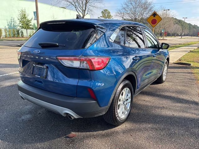 2022 Blue Metallic Ford Escape SE FWD SUV