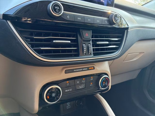 2022 Blue Metallic Ford Escape SE FWD SUV