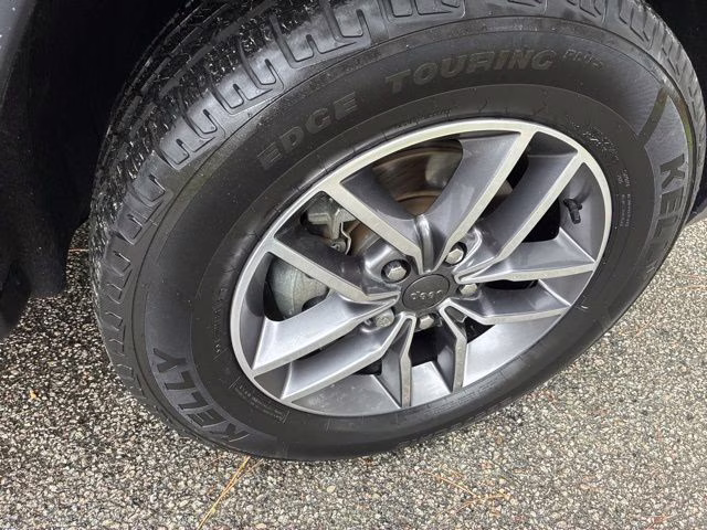 2020 Velvet Red Pearlcoat Jeep Grand Cherokee Limited RWD SUV