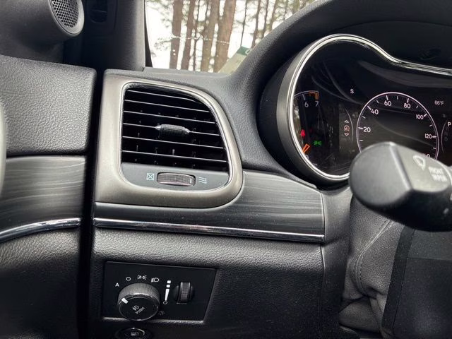 2020 Velvet Red Pearlcoat Jeep Grand Cherokee Limited RWD SUV