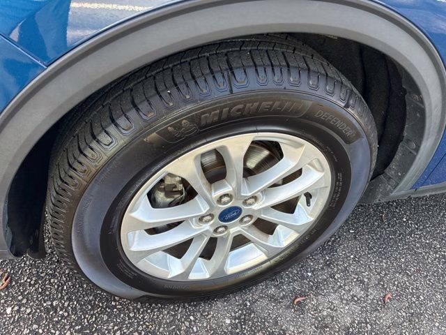 2022 Blue Metallic Ford Escape SE FWD SUV