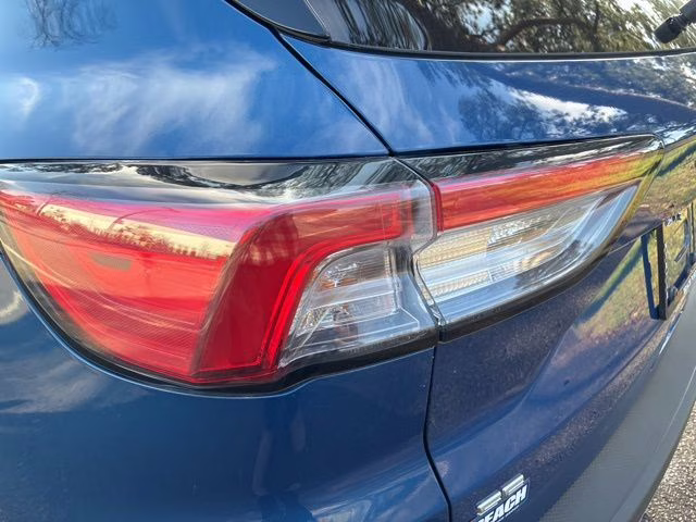 2022 Blue Metallic Ford Escape SE FWD SUV