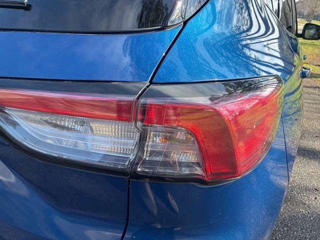 2022 Blue Metallic Ford Escape SE FWD SUV