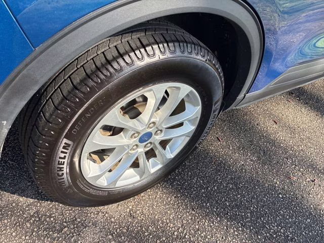 2022 Blue Metallic Ford Escape SE FWD SUV
