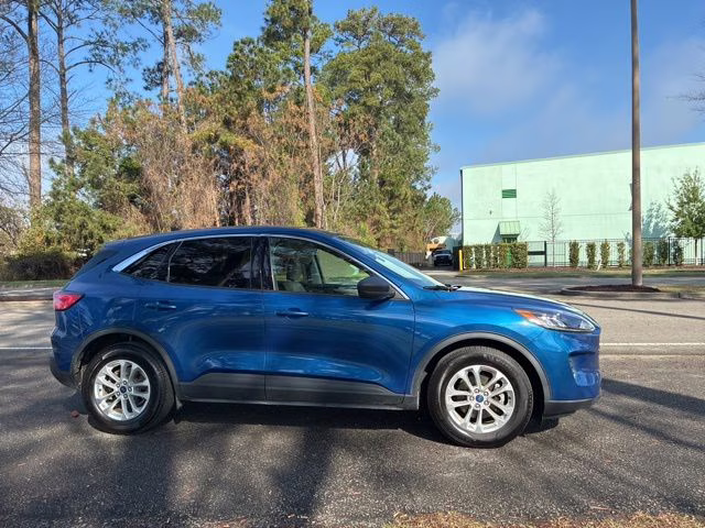 2022 Blue Metallic Ford Escape SE FWD SUV