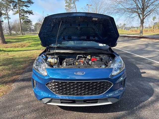 2022 Blue Metallic Ford Escape SE FWD SUV