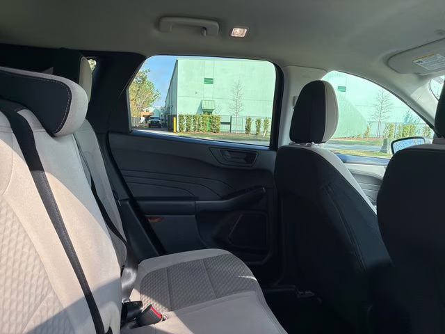 2022 Blue Metallic Ford Escape SE FWD SUV