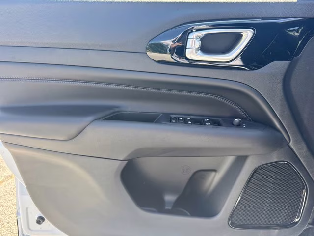 2026 Bright White Clearcoat Jeep Compass Latitude Altitude 4X4 SUV