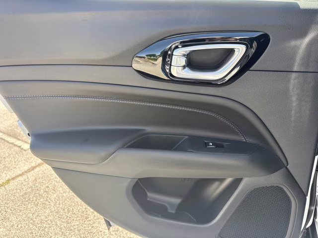 2026 Bright White Clearcoat Jeep Compass Latitude Altitude 4X4 SUV