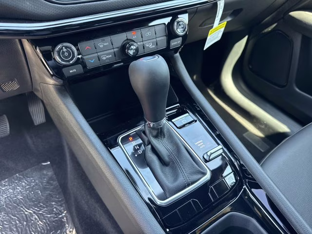 2026 Bright White Clearcoat Jeep Compass Latitude Altitude 4X4 SUV