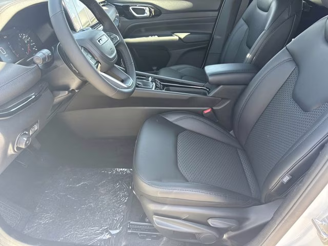 2026 Bright White Clearcoat Jeep Compass Latitude Altitude 4X4 SUV