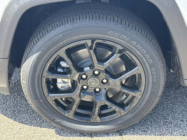 2026 Bright White Clearcoat Jeep Compass Latitude Altitude 4X4 SUV