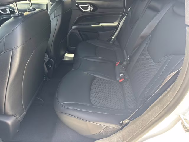 2026 Bright White Clearcoat Jeep Compass Latitude Altitude 4X4 SUV