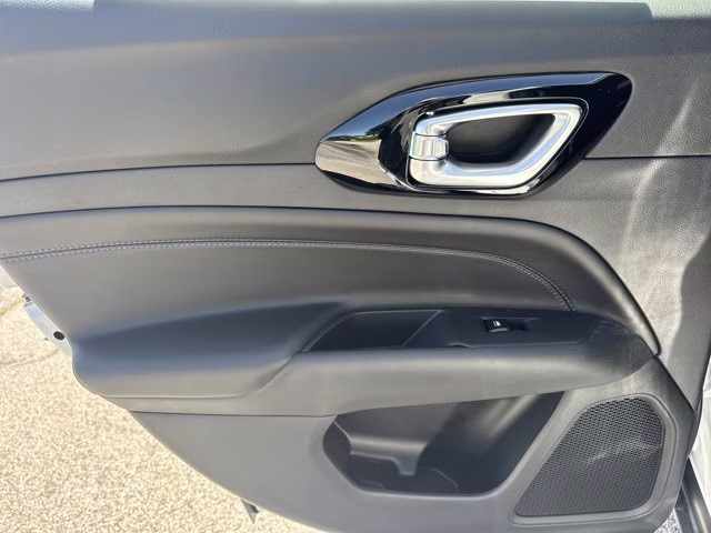 2026 Bright White Clearcoat Jeep Compass Latitude Altitude 4X4 SUV