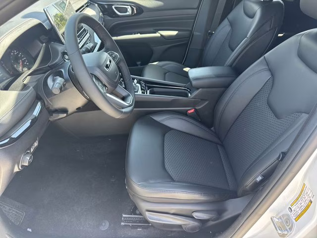 2026 Bright White Clearcoat Jeep Compass Latitude Altitude 4X4 SUV