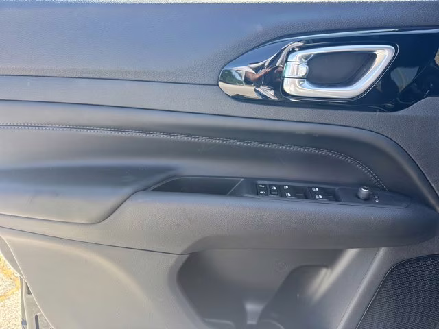 2026 Diamond Black Crystal Pearlcoat Jeep Compass Latitude Altitude 4X4 SUV