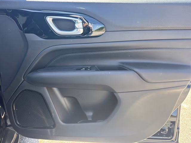 2026 Diamond Black Crystal Pearlcoat Jeep Compass Latitude Altitude 4X4 SUV