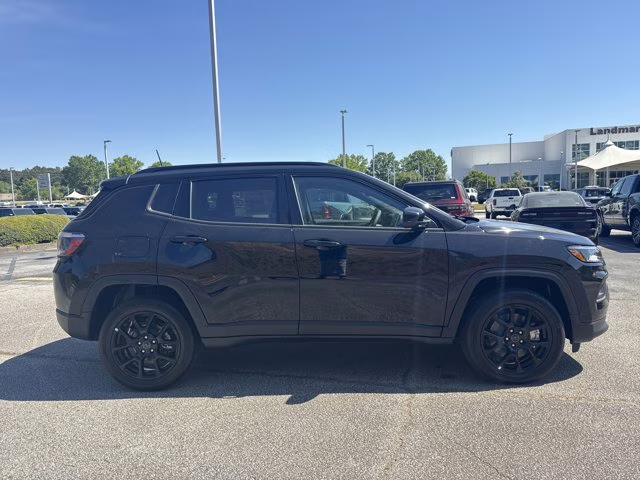 2026 Diamond Black Crystal Pearlcoat Jeep Compass Latitude Altitude 4X4 SUV