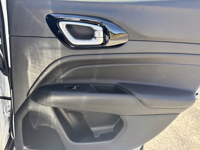 2026 Bright White Clearcoat Jeep Compass Latitude Altitude 4X4 SUV