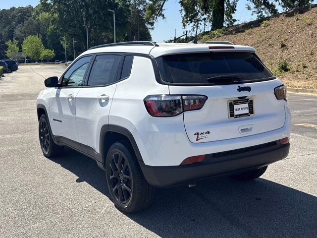 2026 Bright White Clearcoat Jeep Compass Latitude Altitude 4X4 SUV