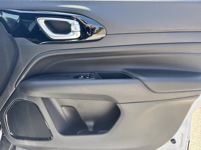 2026 Bright White Clearcoat Jeep Compass Latitude Altitude 4X4 SUV