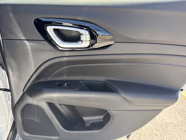 2026 Bright White Clearcoat Jeep Compass Latitude Altitude 4X4 SUV