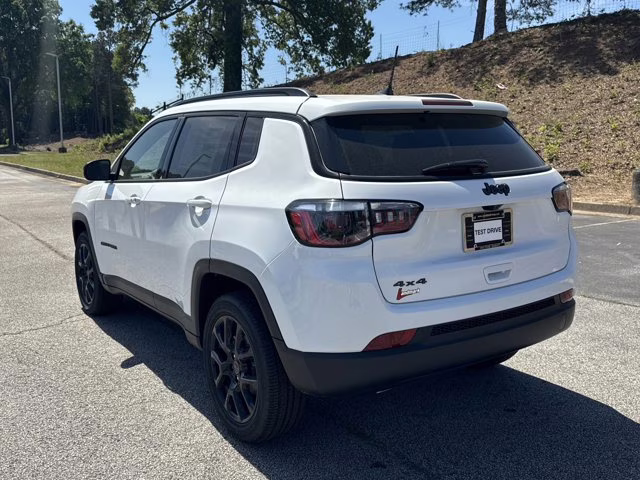 2026 Bright White Clearcoat Jeep Compass Latitude Altitude 4X4 SUV