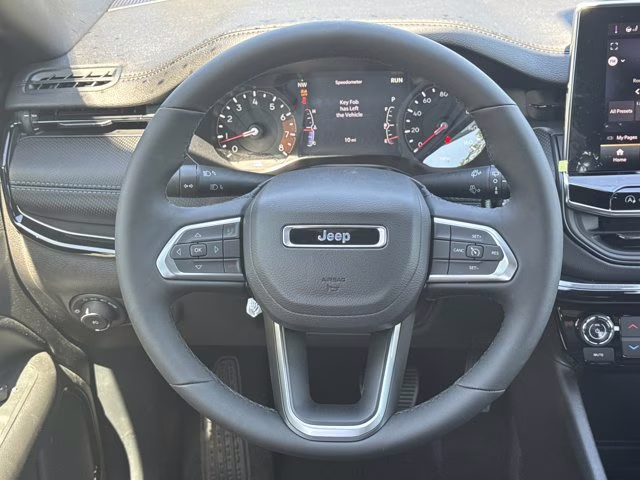 2026 Diamond Black Crystal Pearlcoat Jeep Compass Latitude Altitude 4X4 SUV