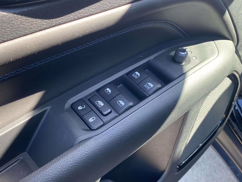 2026 Diamond Black Crystal Pearlcoat Jeep Compass Latitude Altitude 4X4 SUV