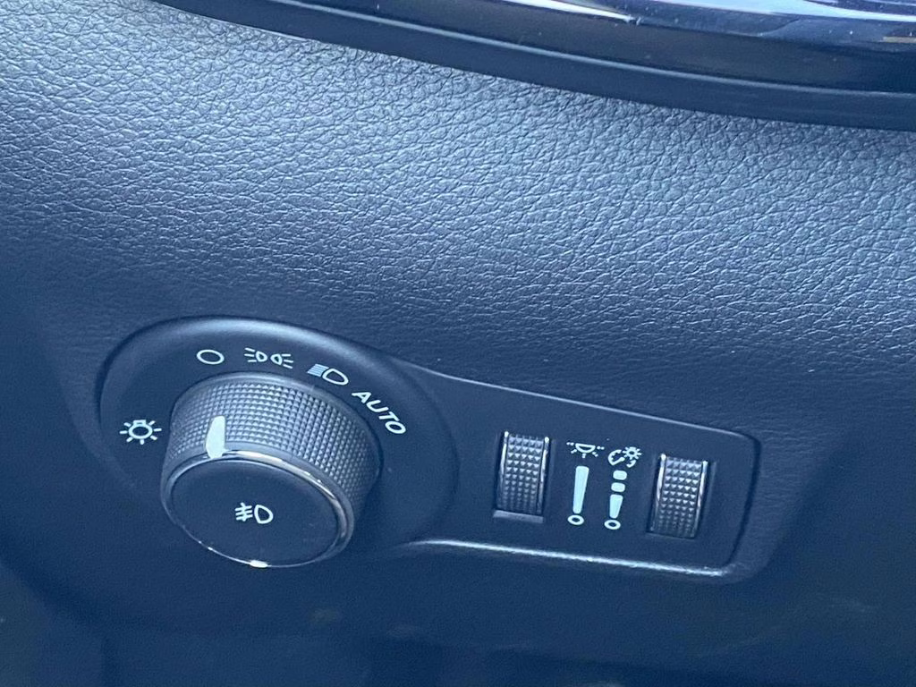 2026 Diamond Black Crystal Pearlcoat Jeep Compass Latitude Altitude 4X4 SUV