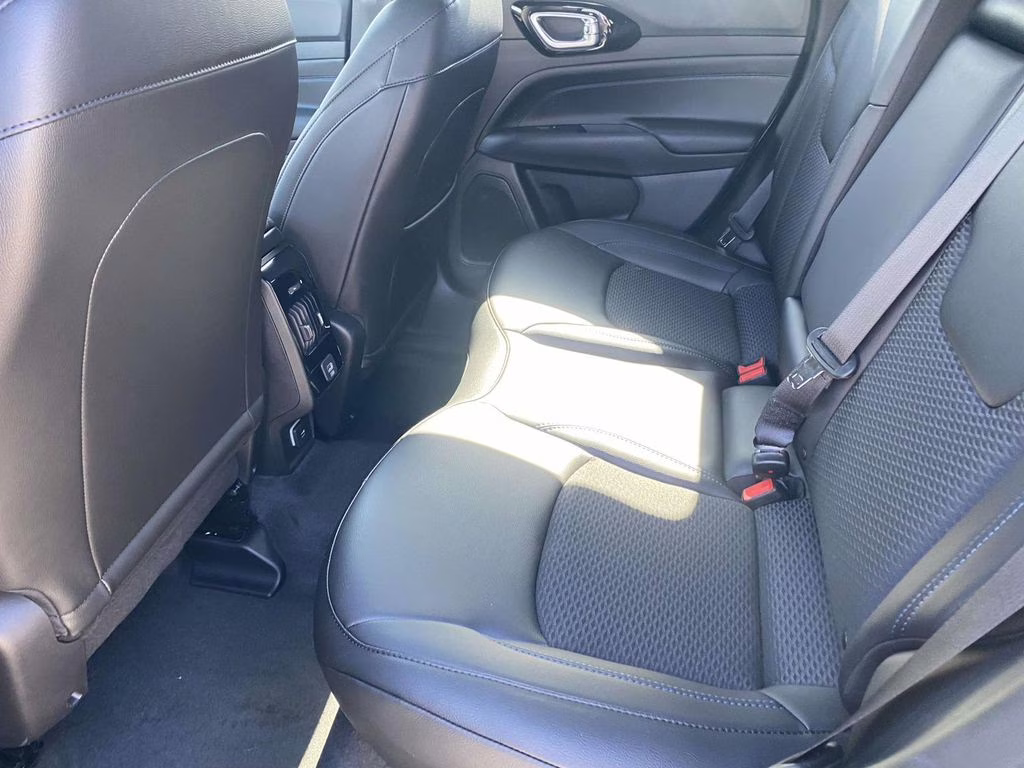 2026 Diamond Black Crystal Pearlcoat Jeep Compass Latitude Altitude 4X4 SUV