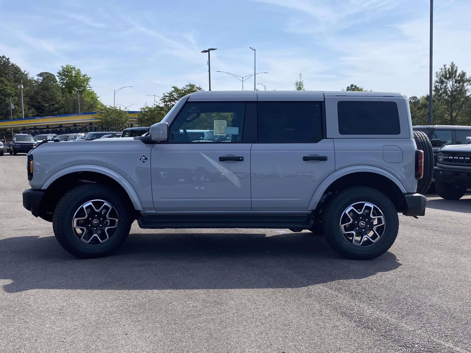 2026 Avalanche Ford Bronco Outer Banks 4X4 SUV