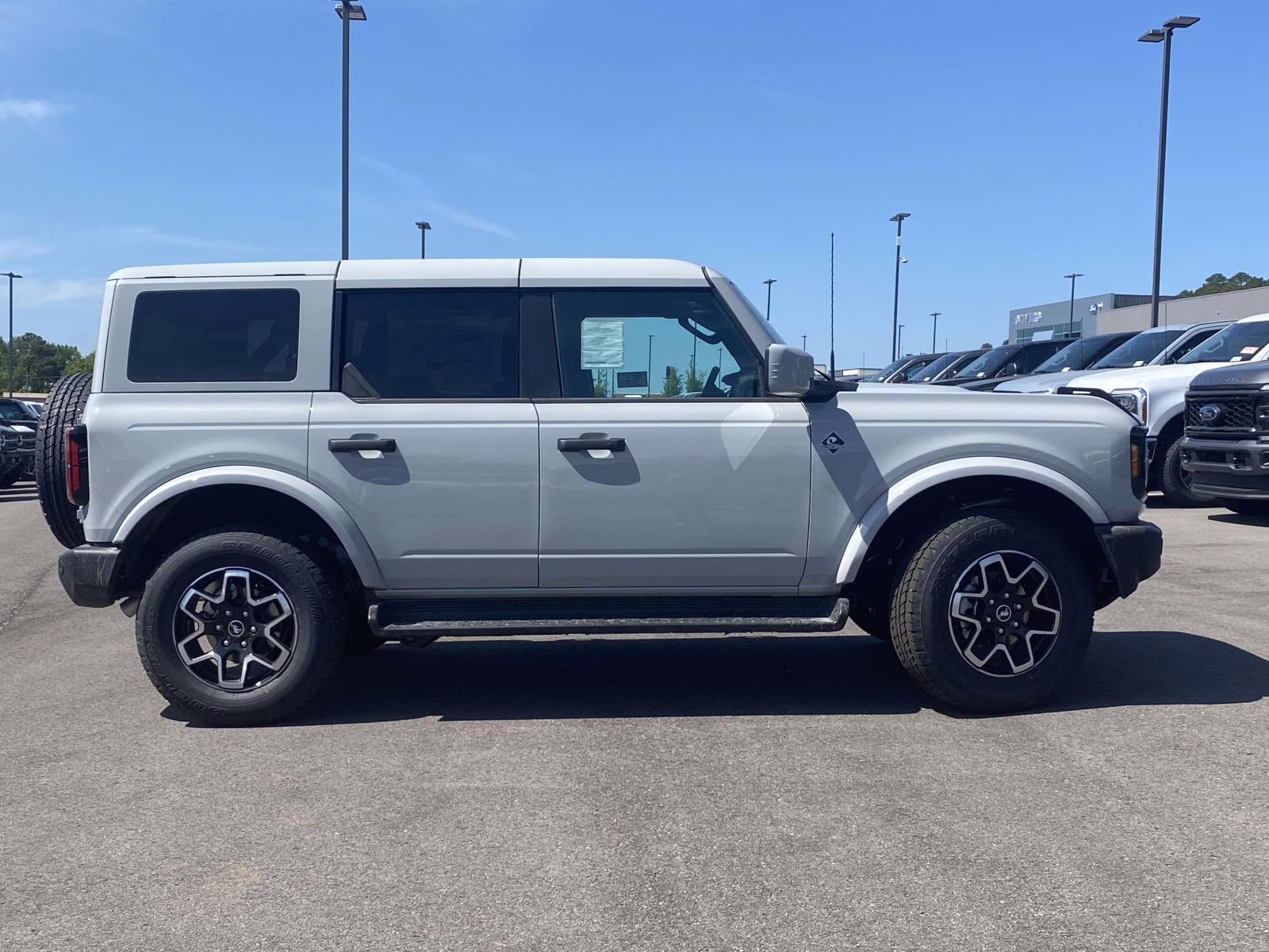 2026 Avalanche Ford Bronco Outer Banks 4X4 SUV