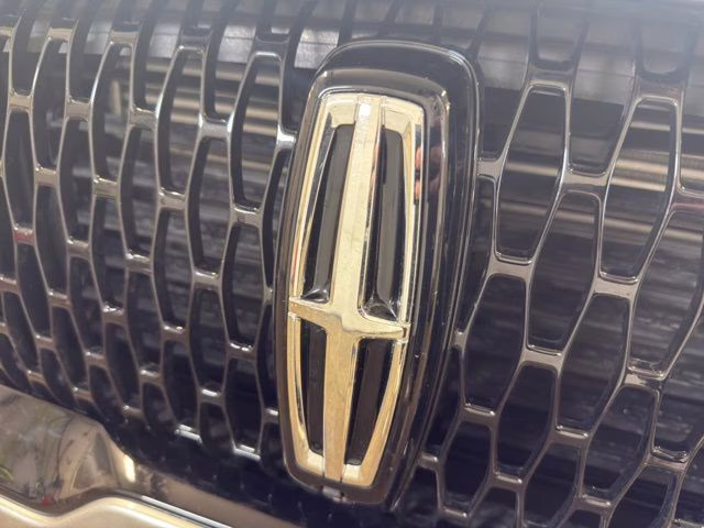 2024 Silver Radiance Metallic Clearcoat Lincoln Aviator Reserve AWD SUV