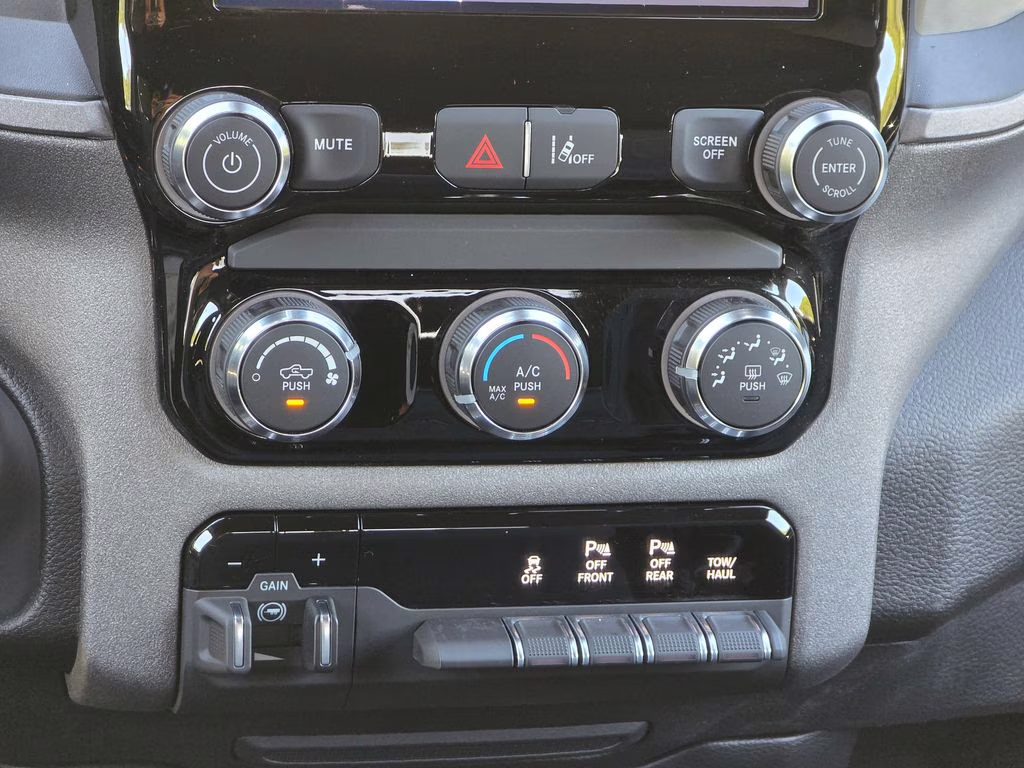 2026 Diamond Black Crystal Pearlcoat Ram 1500 Warlock 4X4 Truck