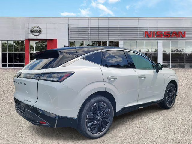 2026 Everest White Pearl/Black Nissan Murano Platinum AWD SUV