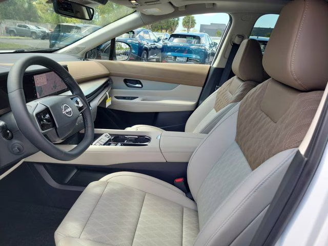 2026 Everest White Pearl/Black Nissan Murano Platinum AWD SUV