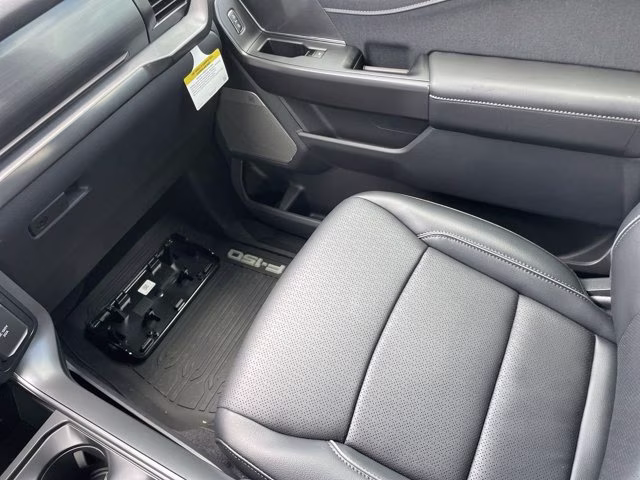 2026 Avalanche Ford F-150 LARIAT 4X4 Truck