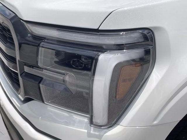 2026 Star White Metallic Tri-Coat Ford F-150 Lariat 4X4 Truck
