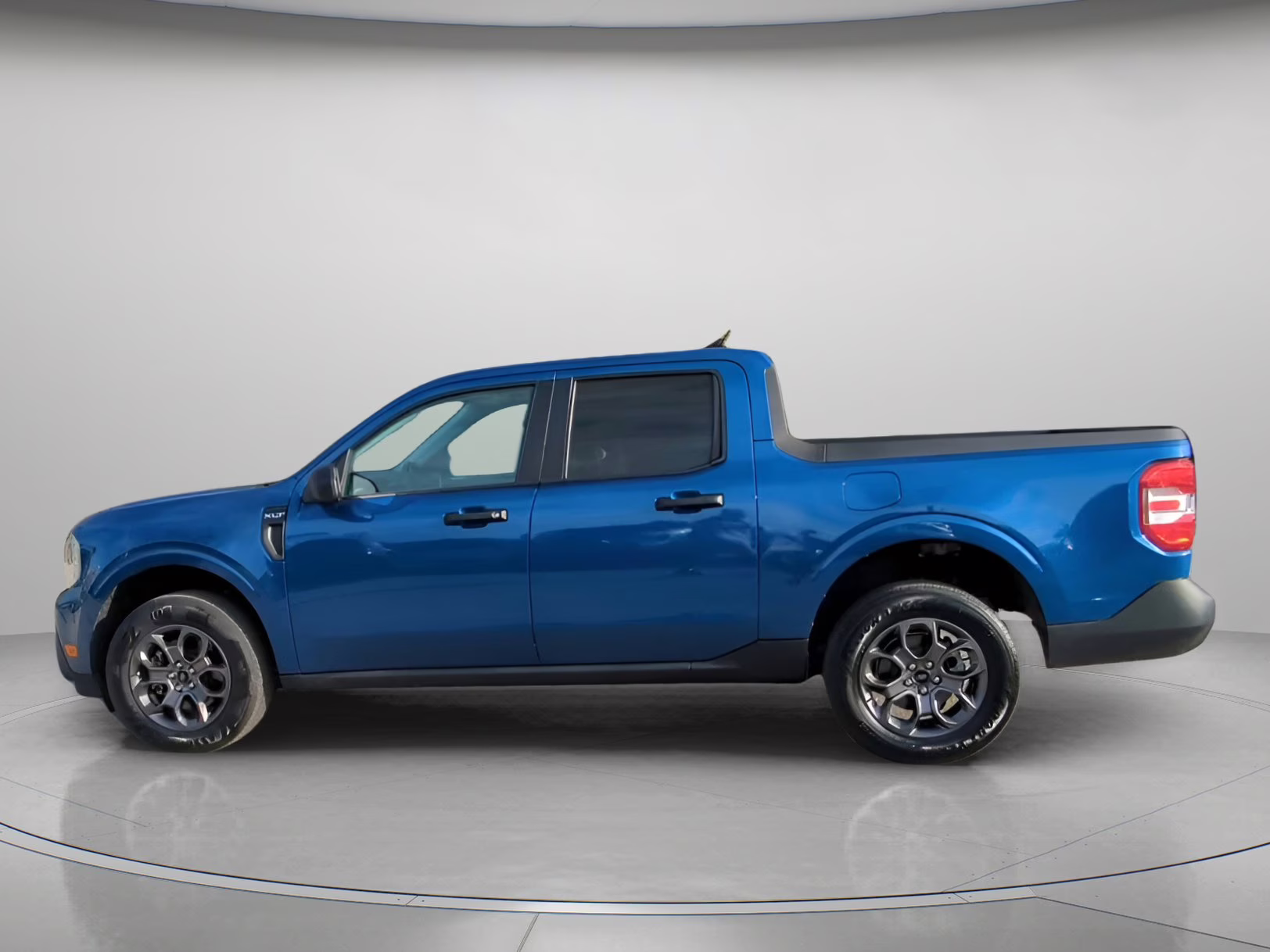 2024 Atlas Blue Metallic Ford Maverick XLT Crew Cab Pickup FWD Truck