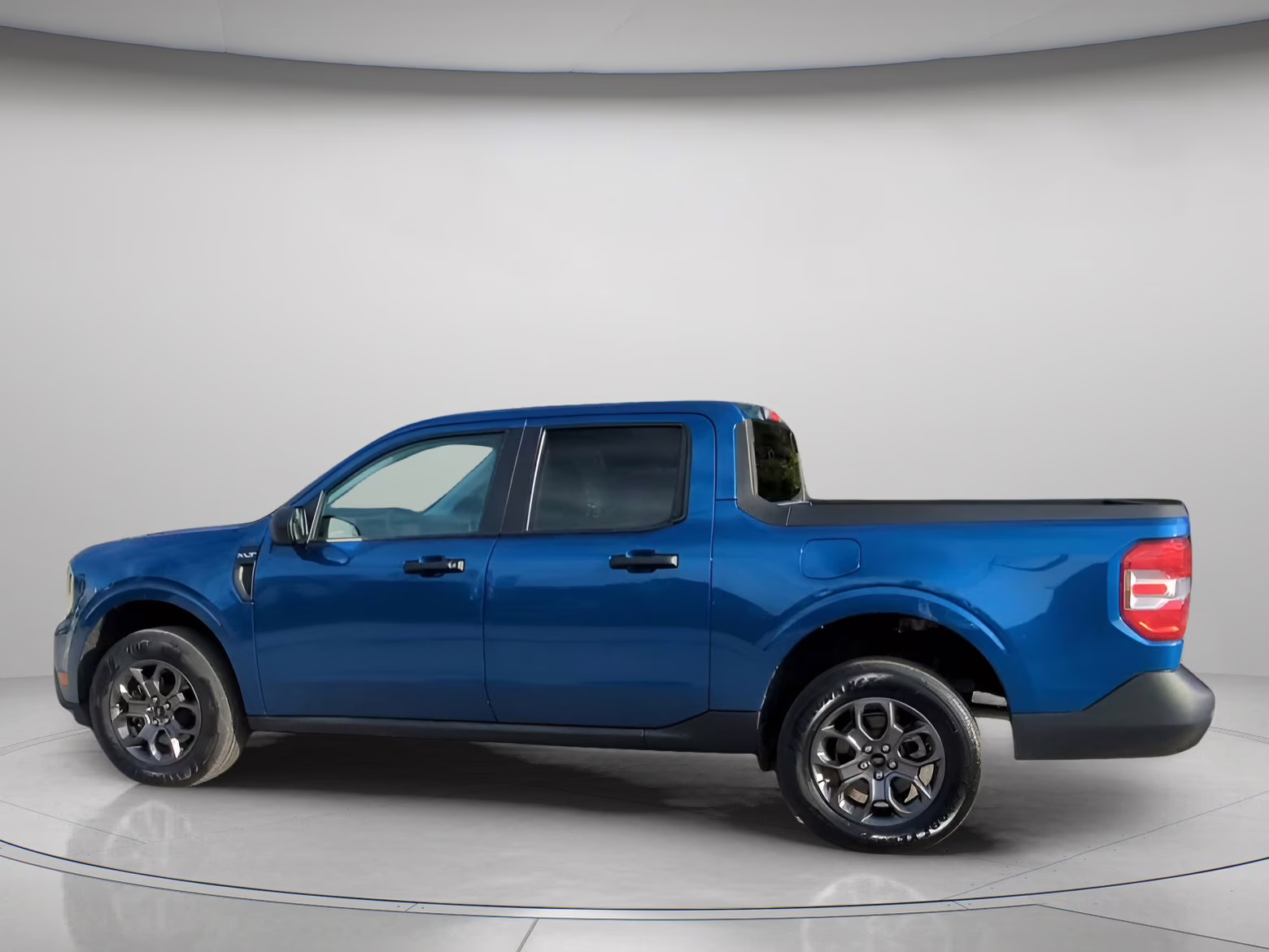 2024 Atlas Blue Metallic Ford Maverick XLT Crew Cab Pickup FWD Truck