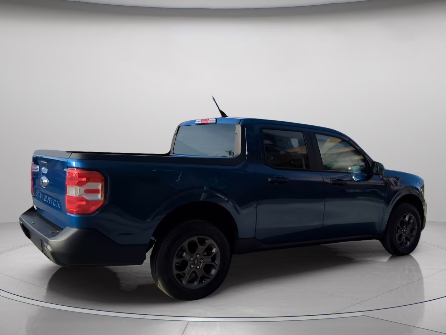 2024 Atlas Blue Metallic Ford Maverick XLT Crew Cab Pickup FWD Truck