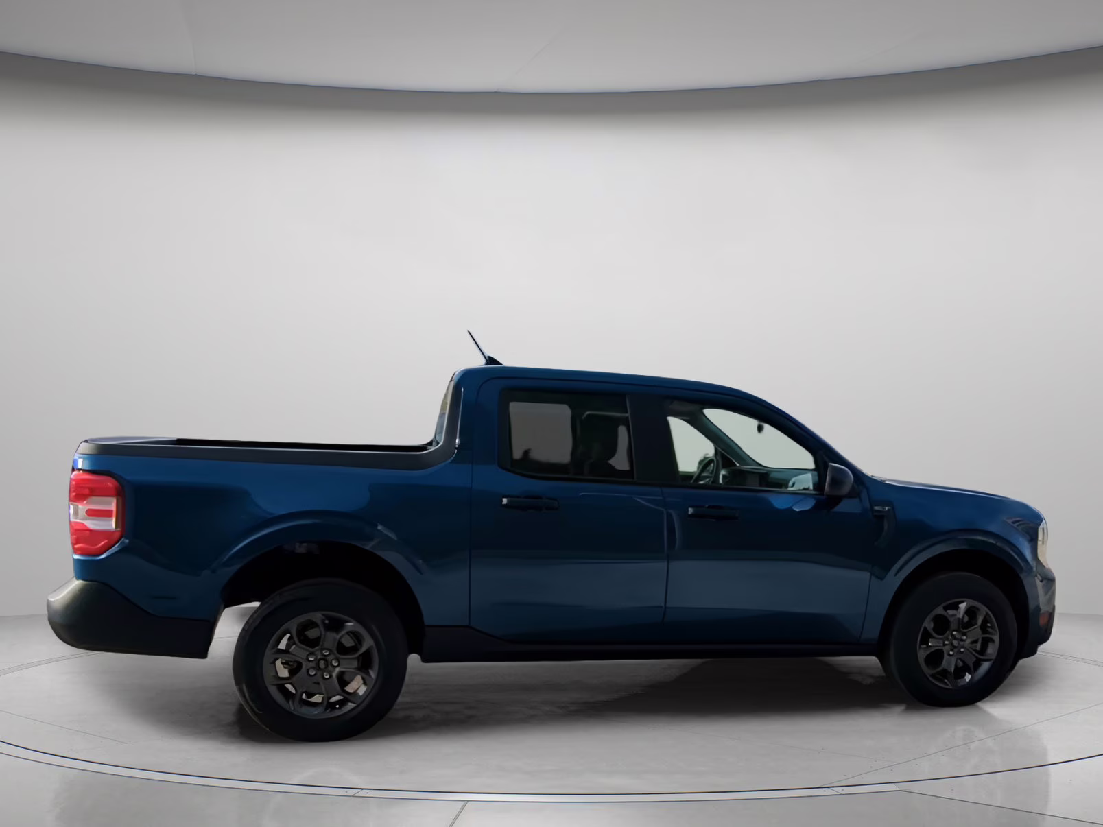 2024 Atlas Blue Metallic Ford Maverick XLT Crew Cab Pickup FWD Truck