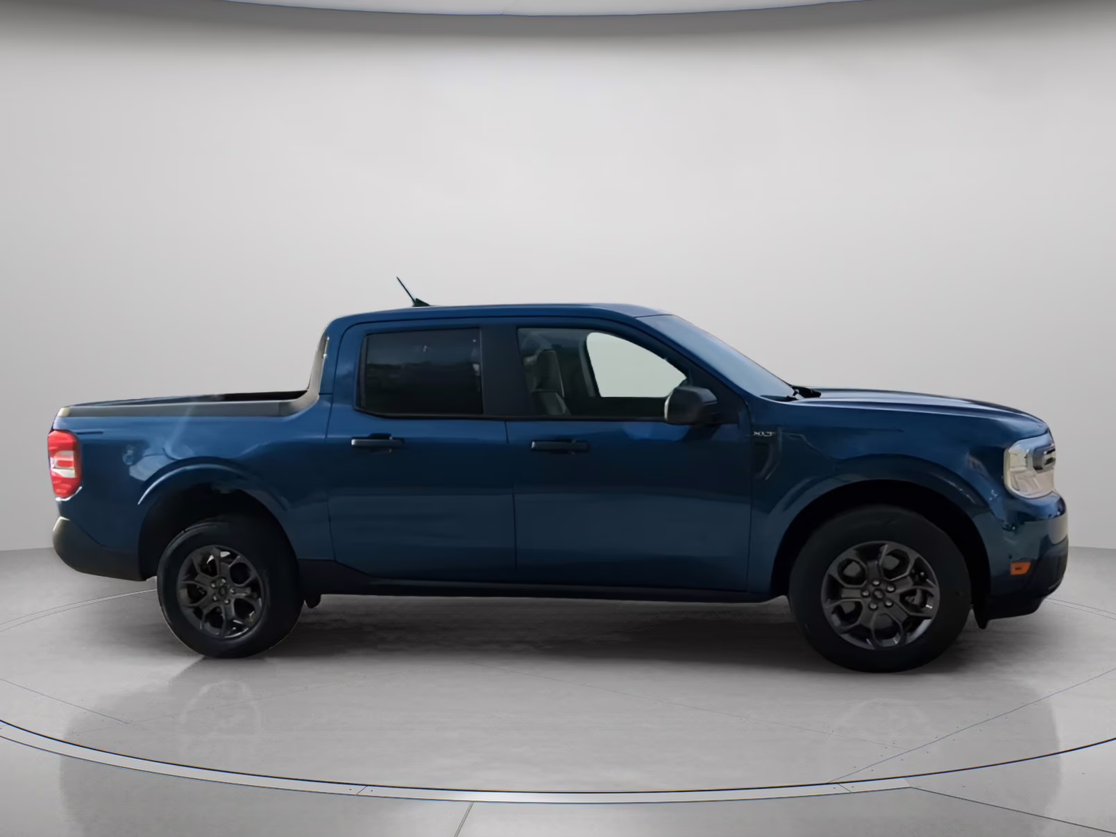 2024 Atlas Blue Metallic Ford Maverick XLT Crew Cab Pickup FWD Truck