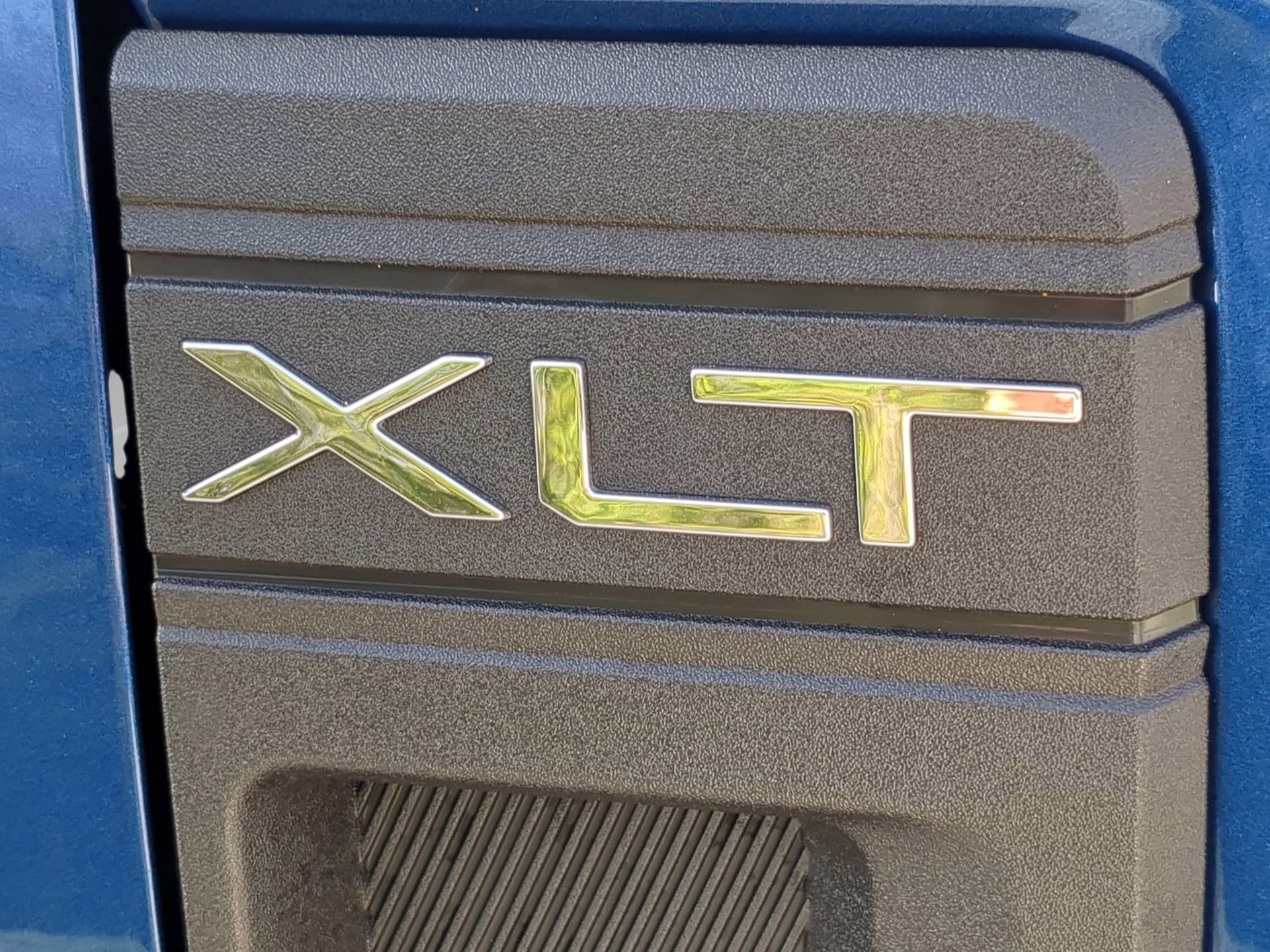 2024 Atlas Blue Metallic Ford Maverick XLT Crew Cab Pickup FWD Truck